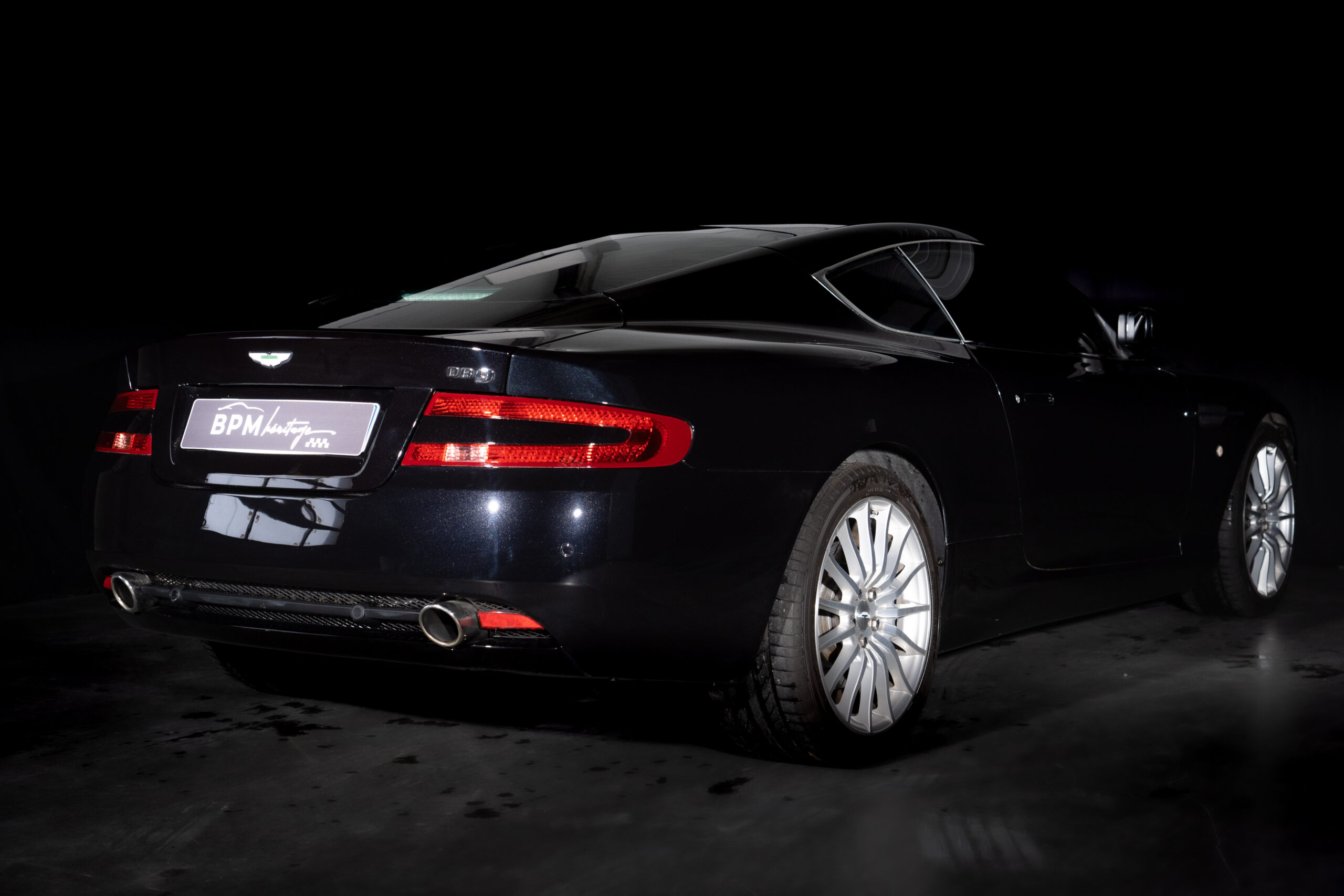 Aston-db9-noire-41