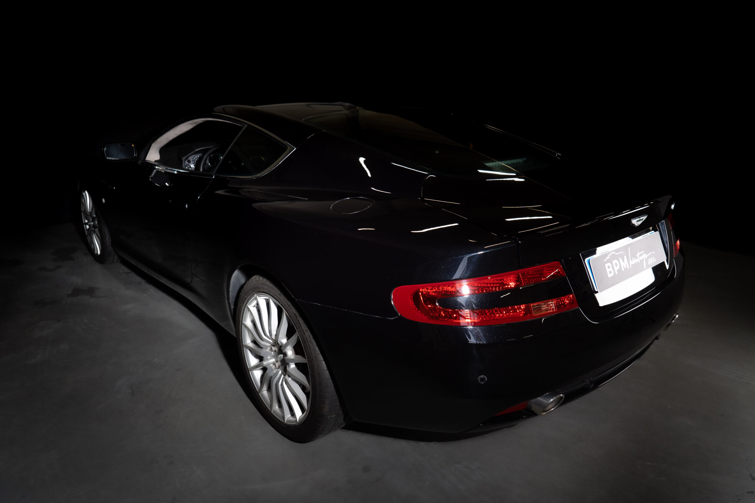 Aston-db9-noire-43