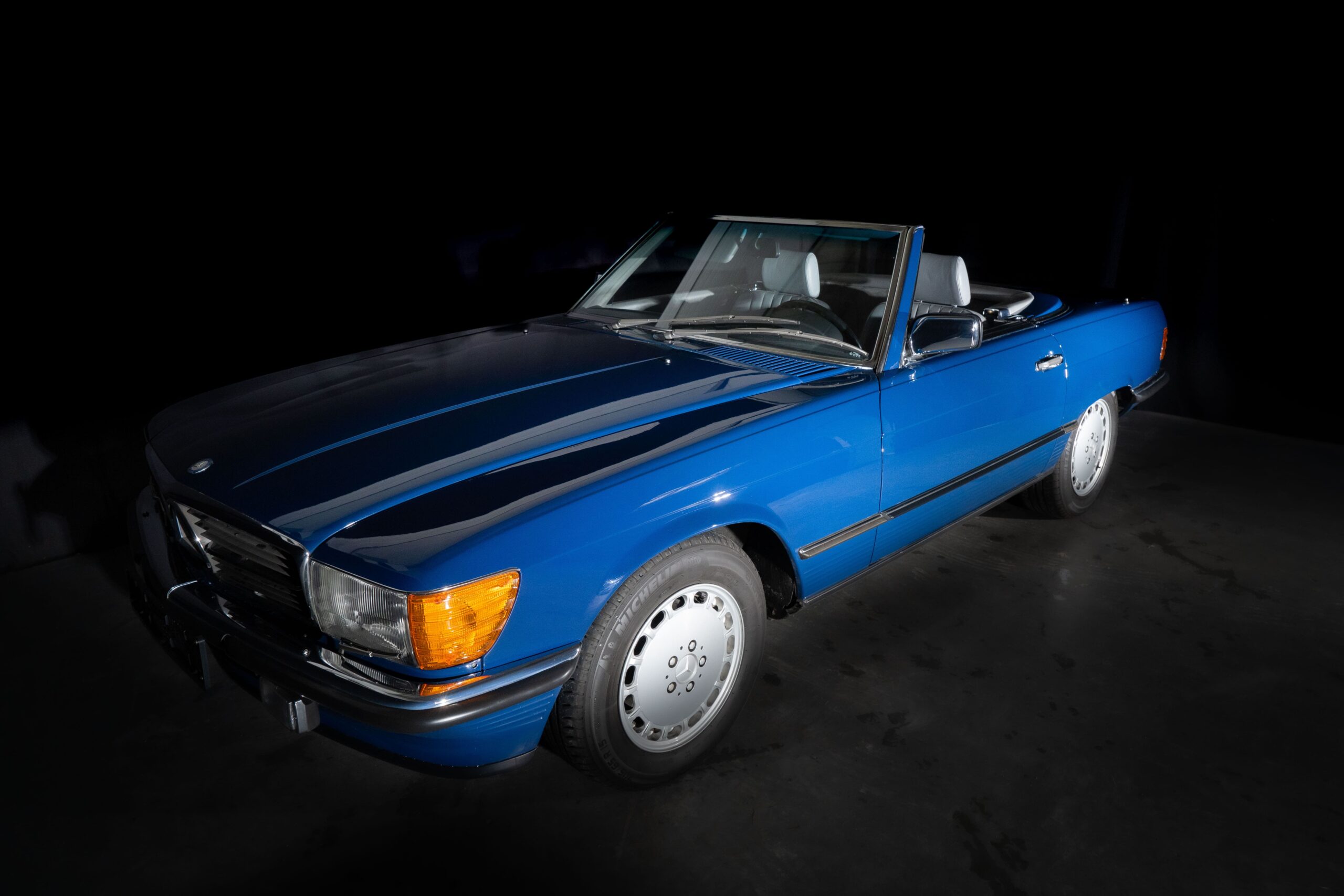 Mercedes-560SL-Bleue-7