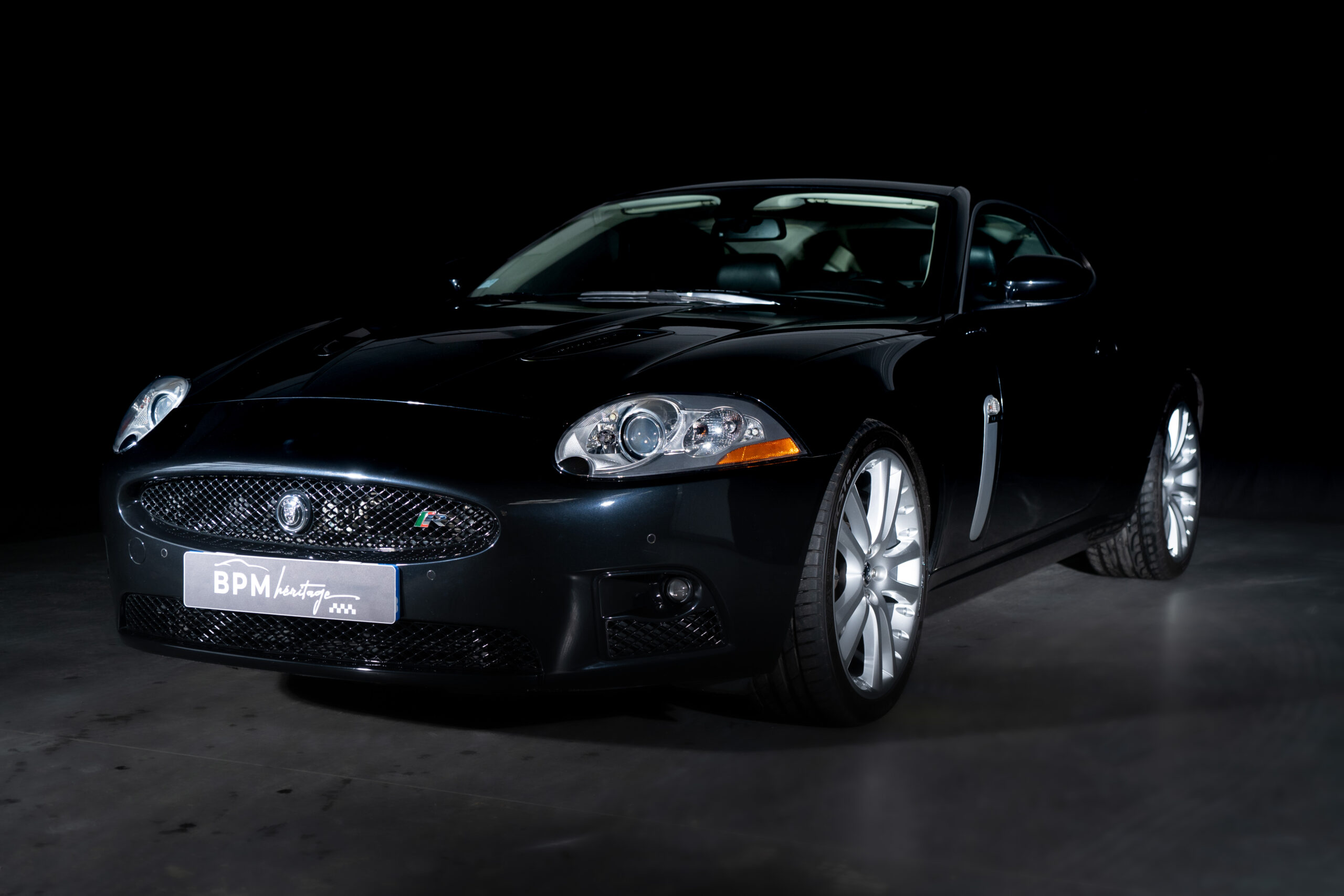 Jaguar-XKR-noire-10