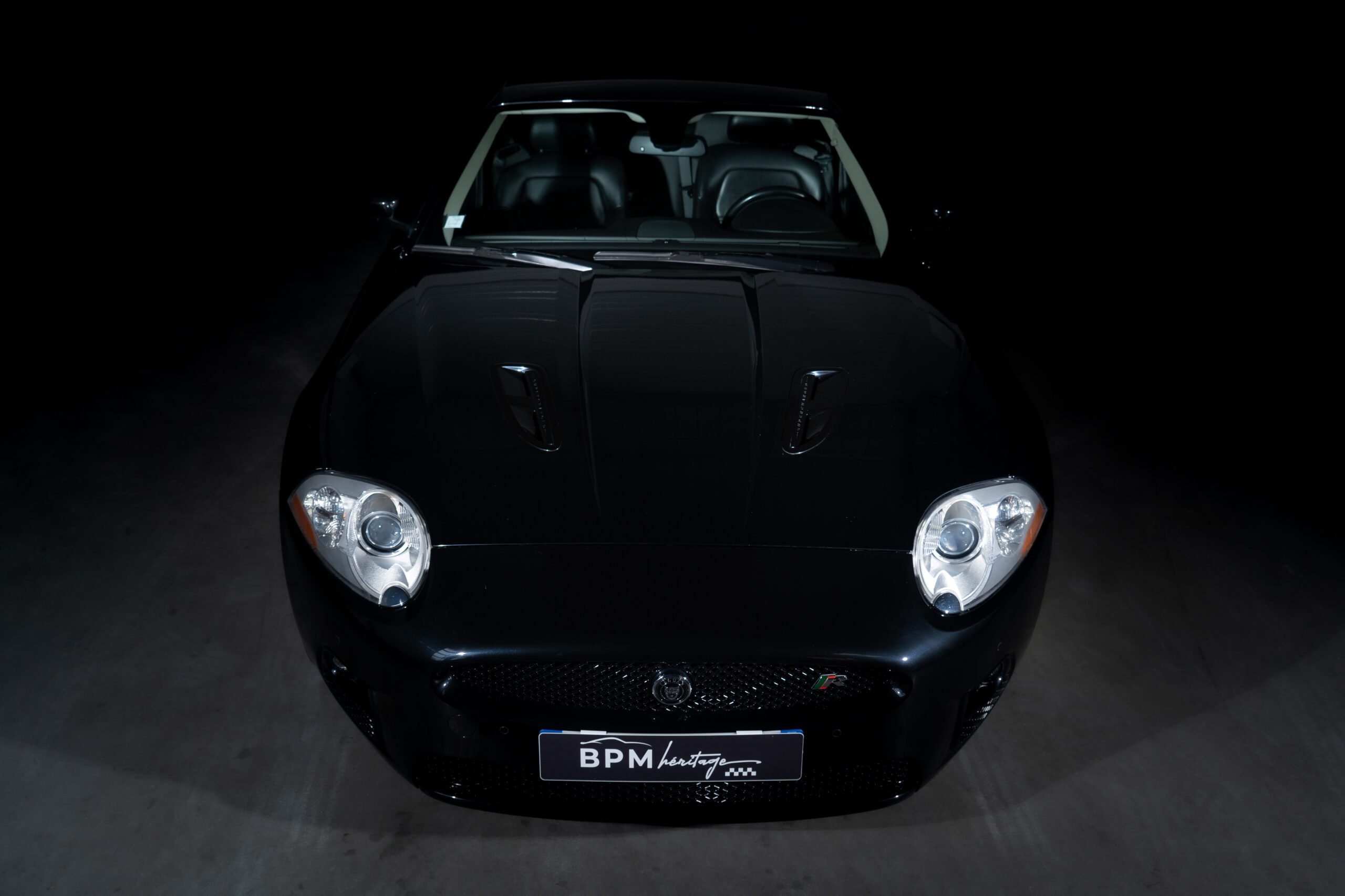 Jaguar-XKR-noire-13