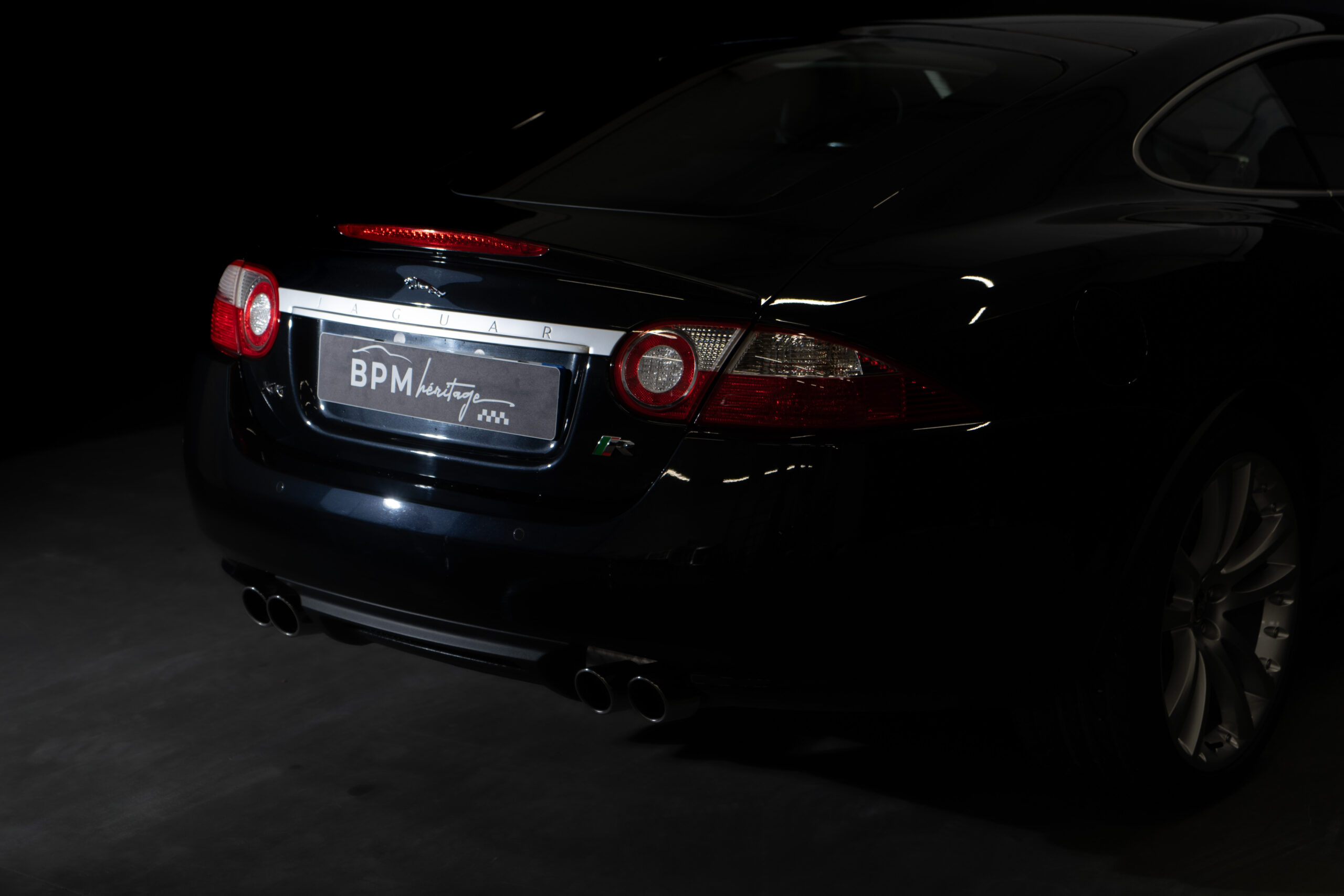 Jaguar-XKR-noire-70