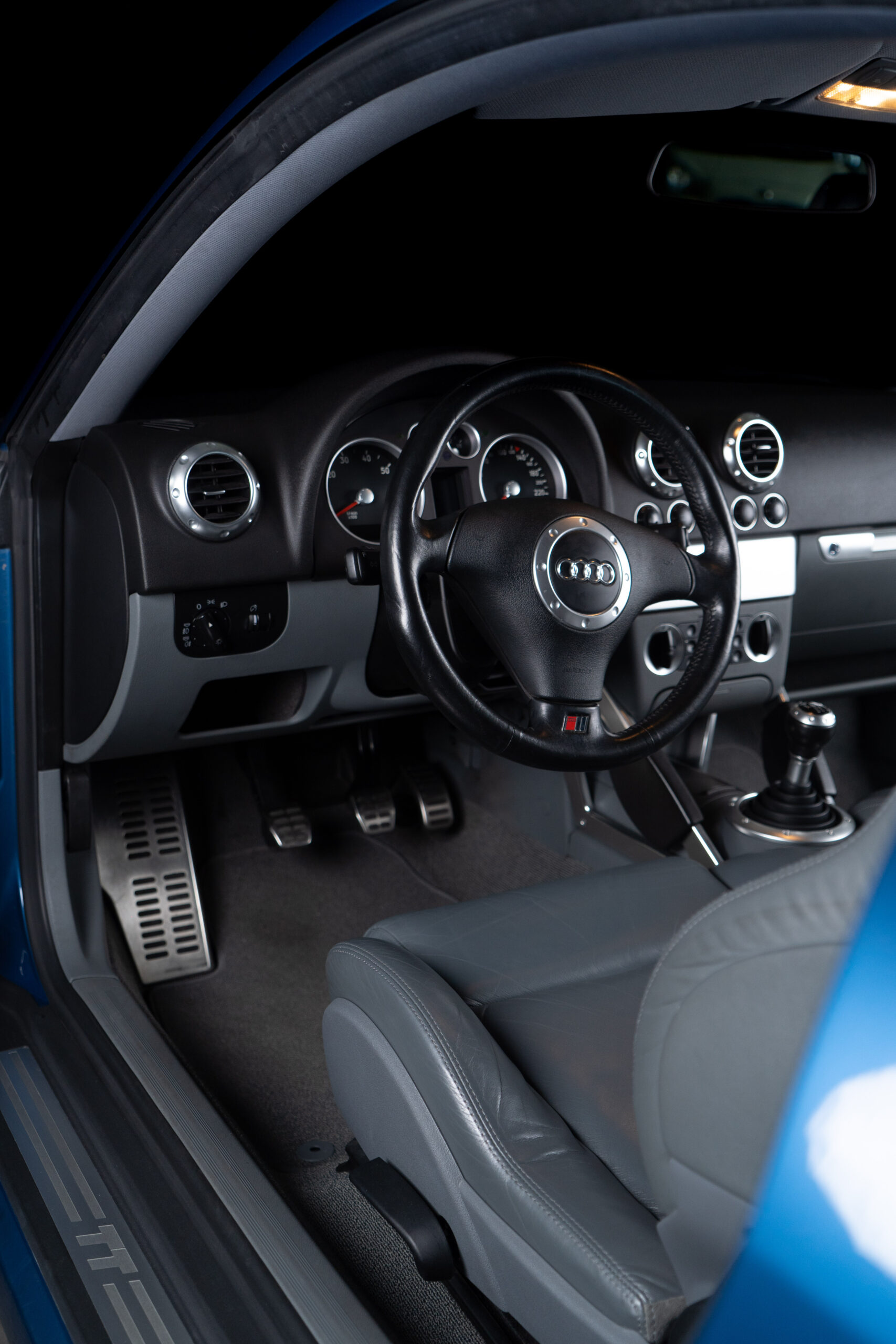 audi-TT-Bleue-10