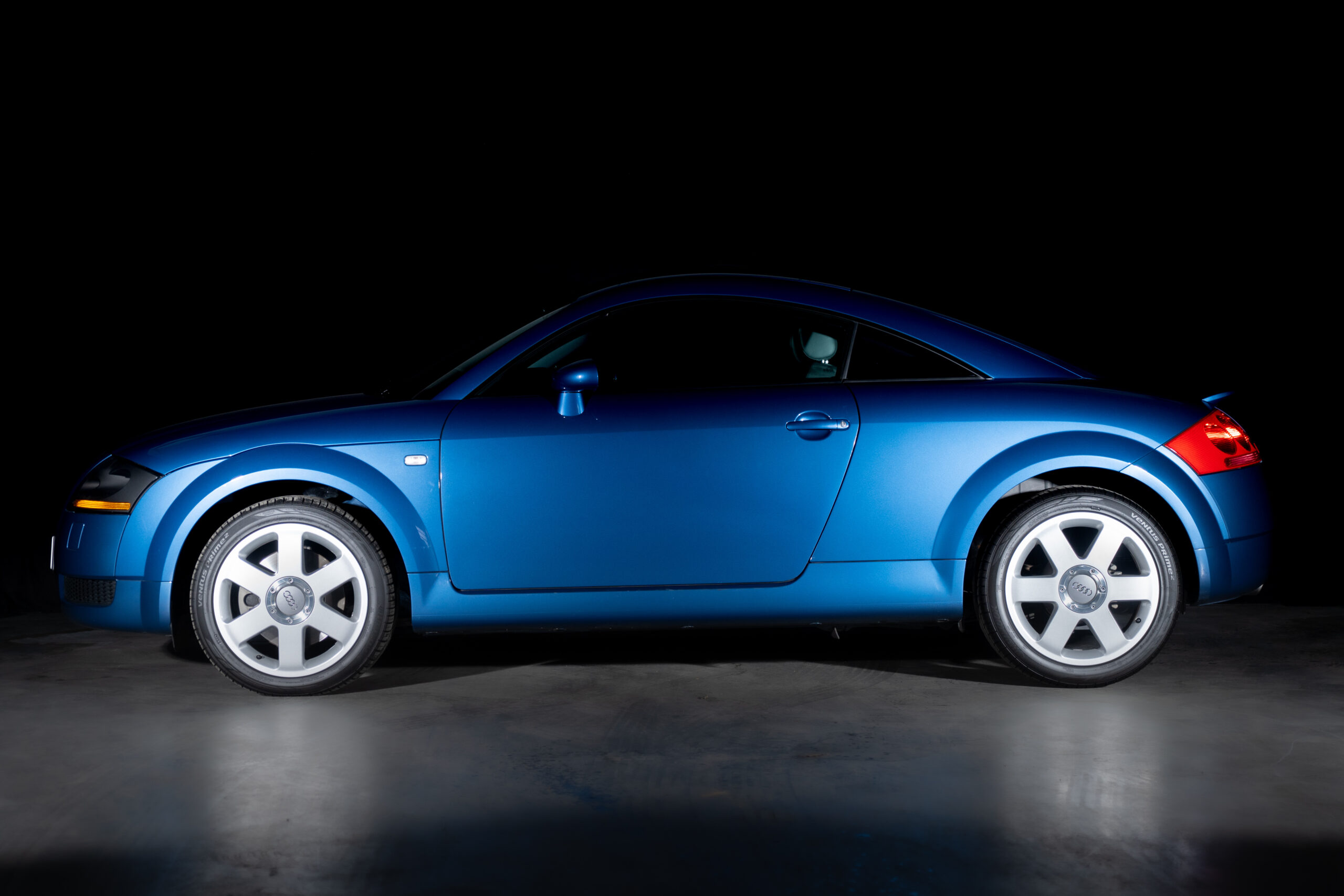 audi-TT-Bleue-50