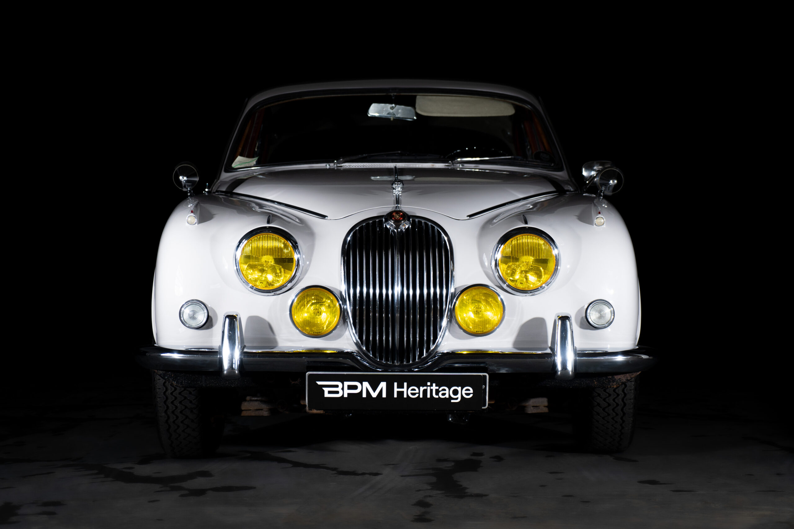 Jaguar MK2 Grise-3