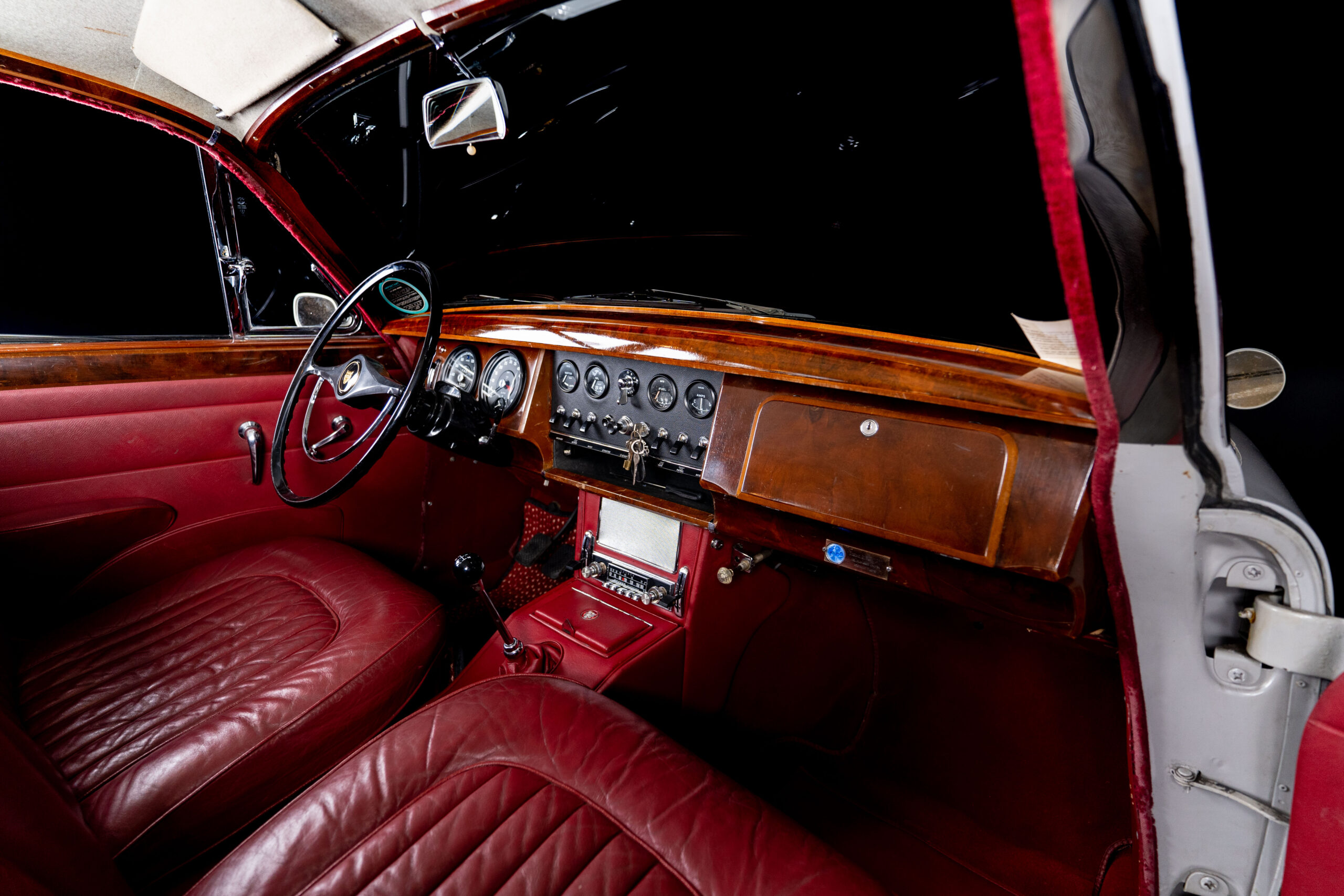Jaguar MK2 Grise-41