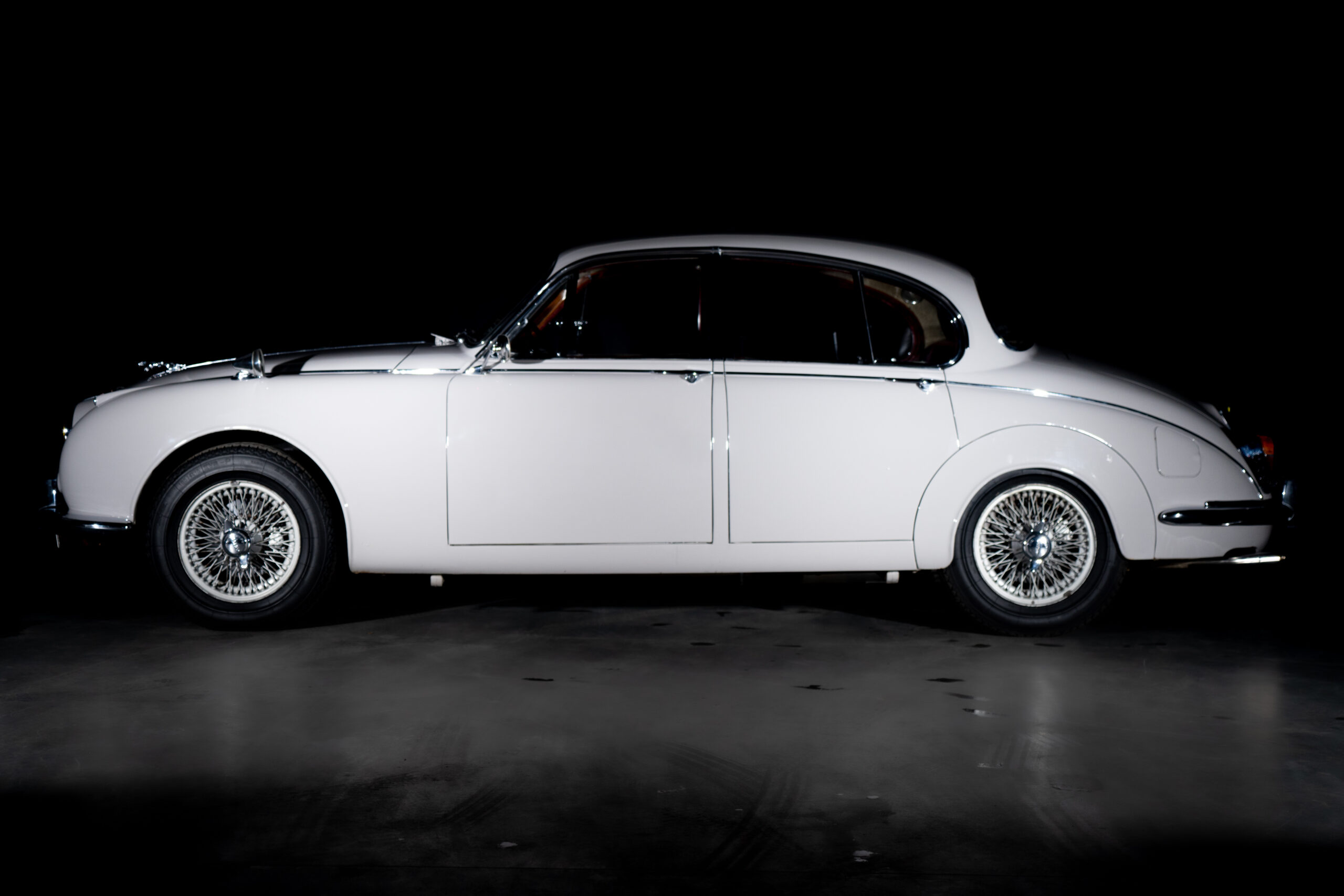 Jaguar MK2 Grise-80