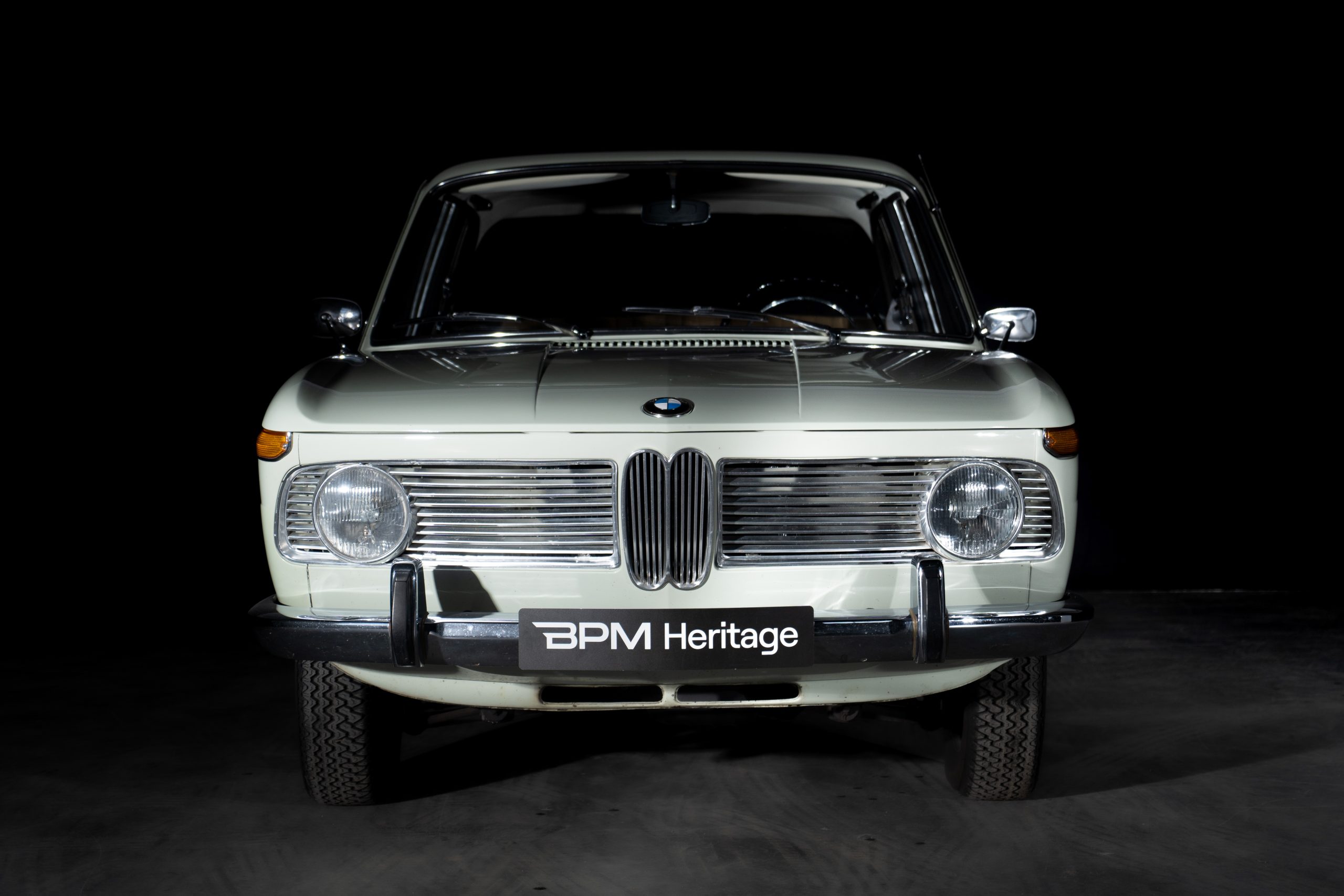 BMW 1600 Vert pale face avant